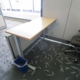 D12264 - Humanscale Float Sit-Stand Desks