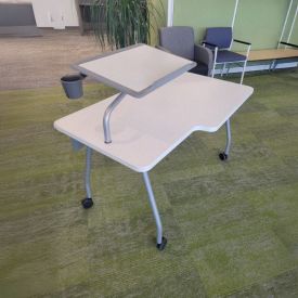 D12195 - Teacher Desks